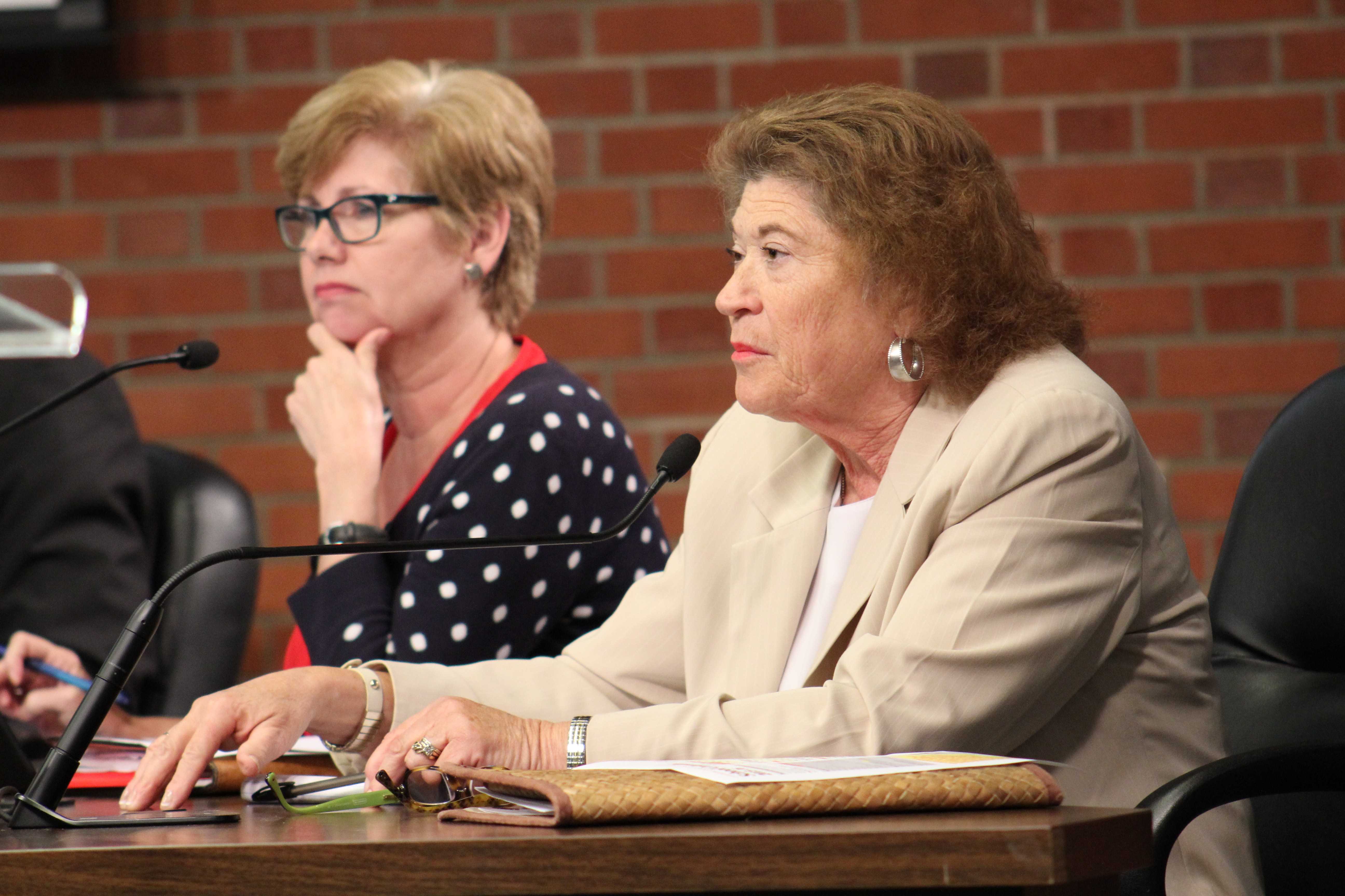 Board member Linda Duncan asks JCTA president Brent McKim why the TELL data does not desegregate high and low priority schools. The presentation received further criticism from the board about its lack of comparison data. Photo Kate Hater