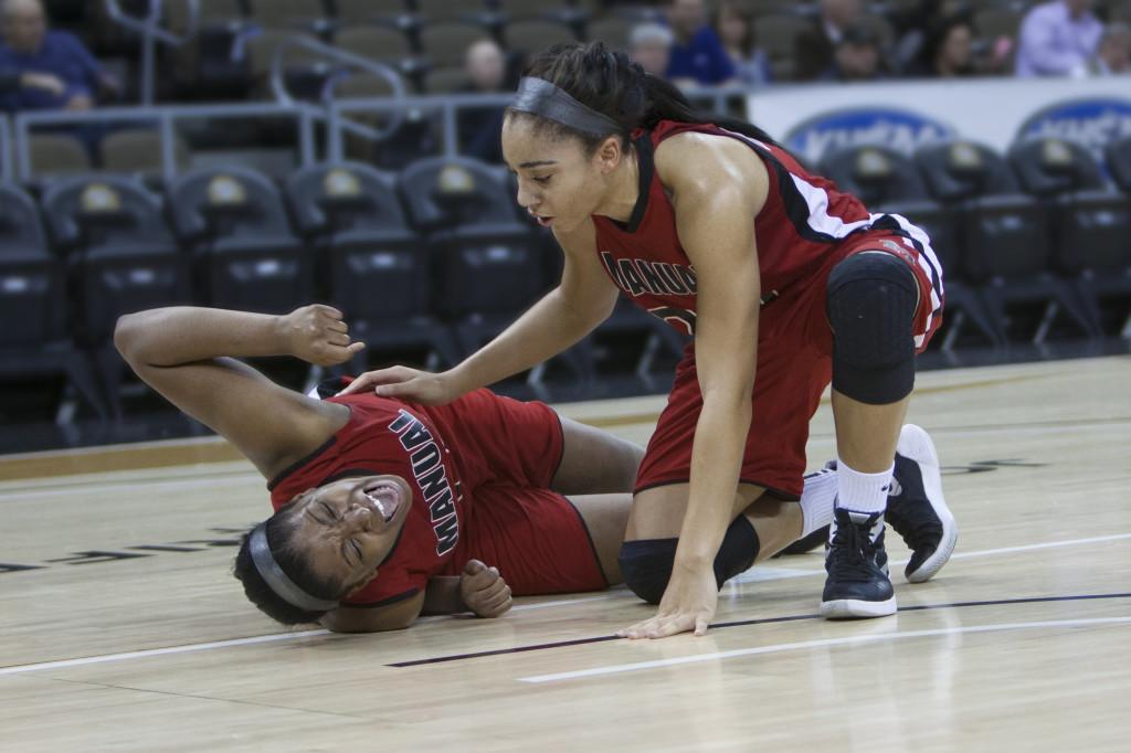 Manual center Krys McCune after injuring her knee at the 2:43 mark of the first quarter. Photo by Piper Cassetto