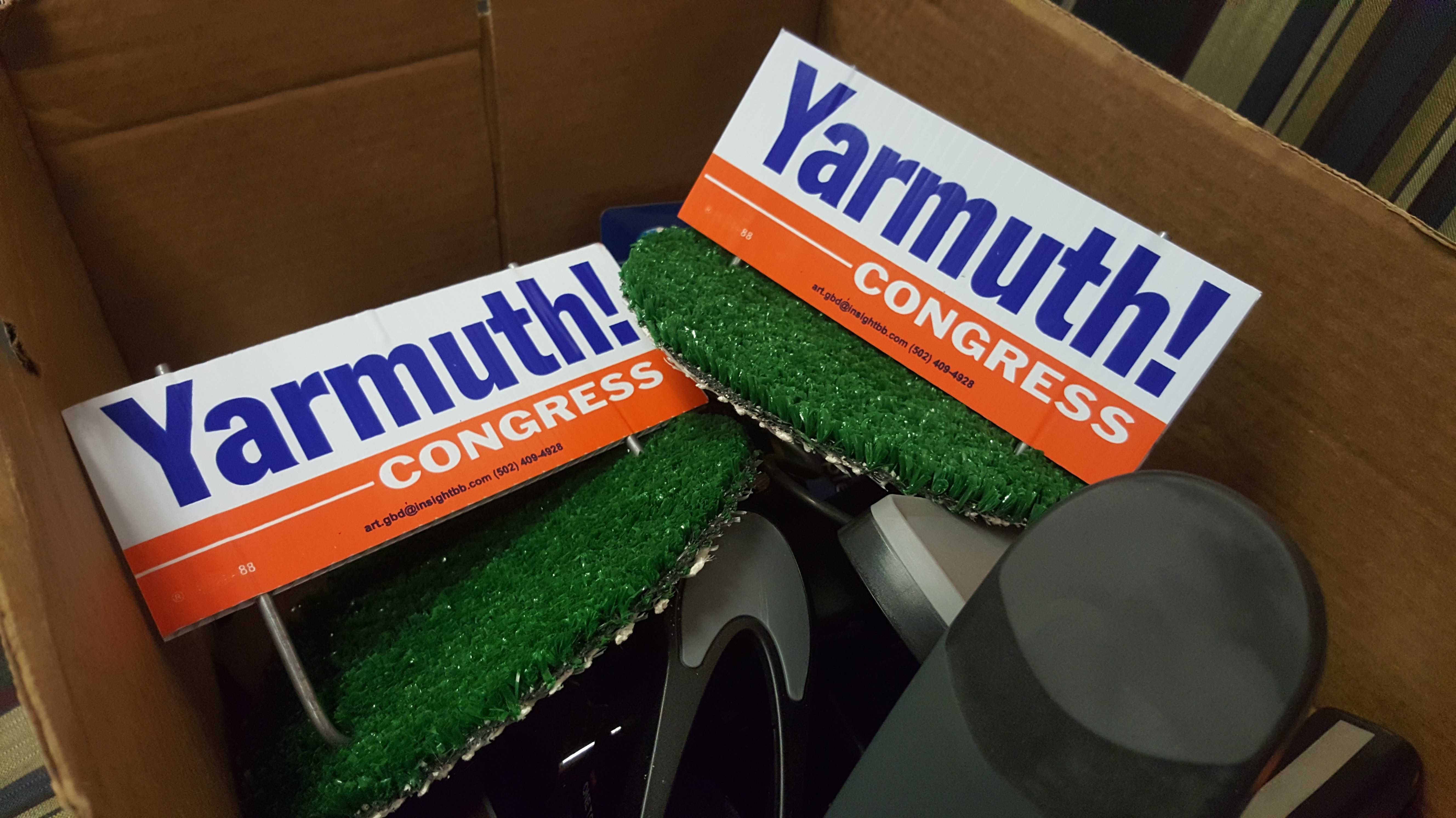 Yarmuth sign models are kept in box before Yarmuth speaks. Photo by Phoebe Monsour.