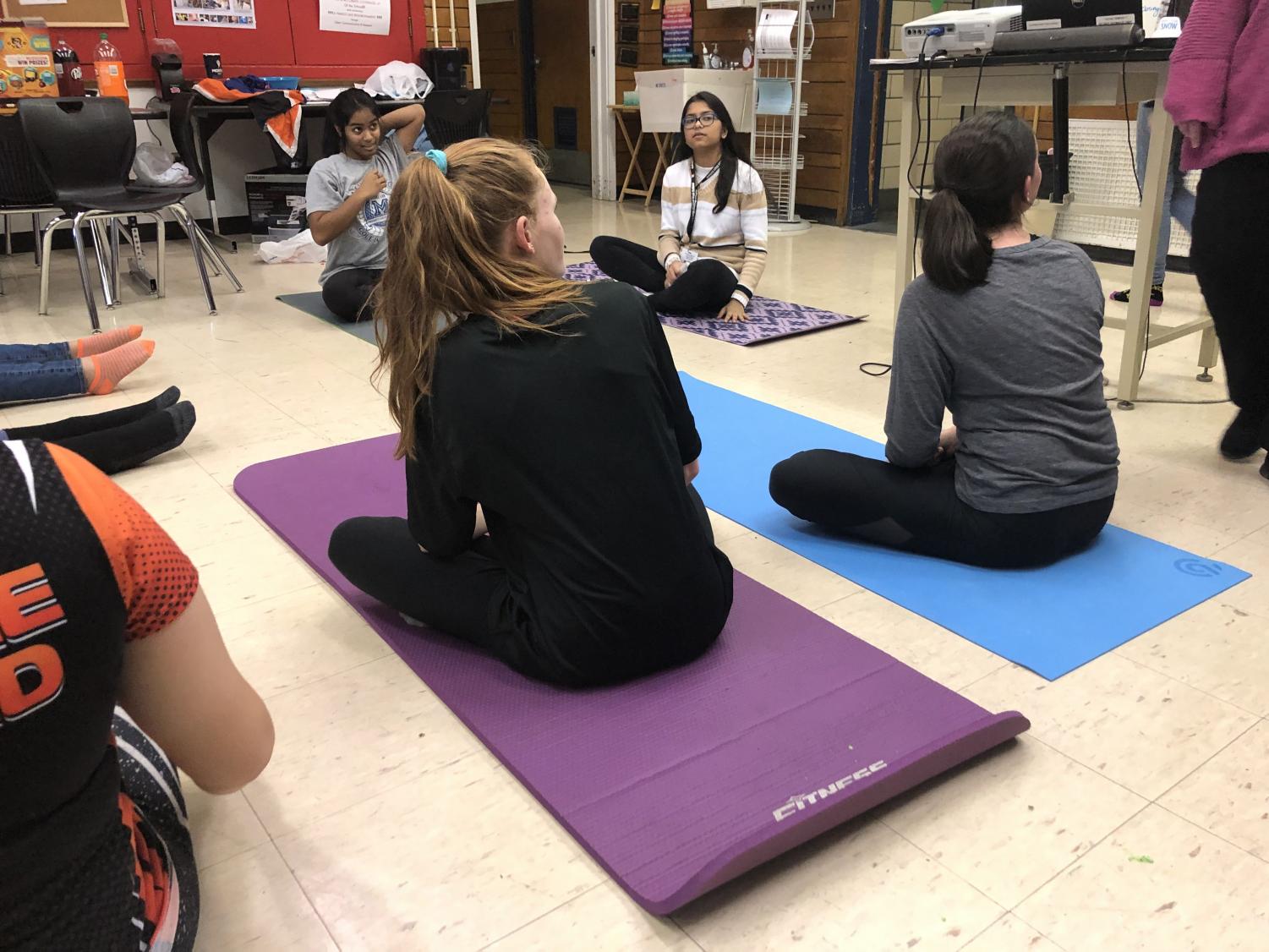 Yoga Club reaches towards their first meeting – Manual RedEye