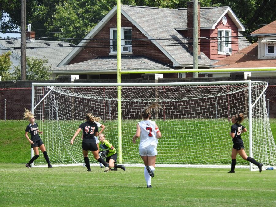 Manual girls pressure St. Henry goalie Savannah Wood (12, #0) after an attempted shot by Manuals Amelia Jones (10, #23). Photo by Yaara Aleissa.