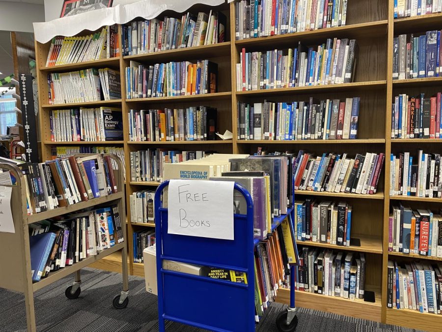 The library has free books for students to take, as a result of clearing out their inventory and making space for newer additions. 