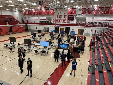 The large gym is bustling with student activity and excited gamers during the Esports fundraiser. Photo by Brennan Eberwine. 
