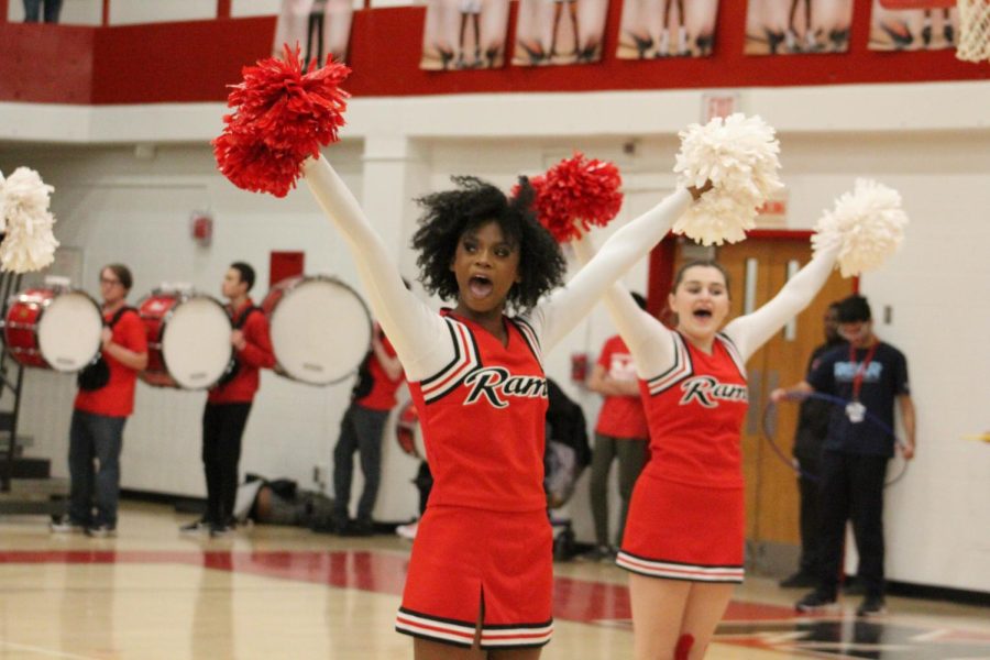 The+cheerleaders+open+up+the+pep+rally+with+their+routine.+Photo+by+Ava+Blair