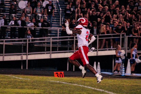 Manual’s Dequoria Warner (#2, 10) running for a touchdown after a recovered fumble. 