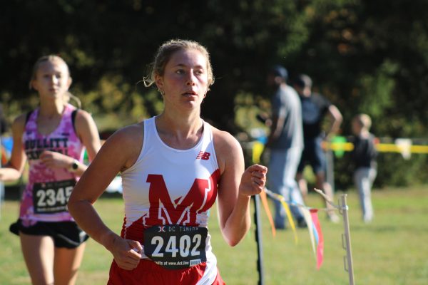 Maggie May (12, VA) remains poised a little past the halfway mark of the race. 