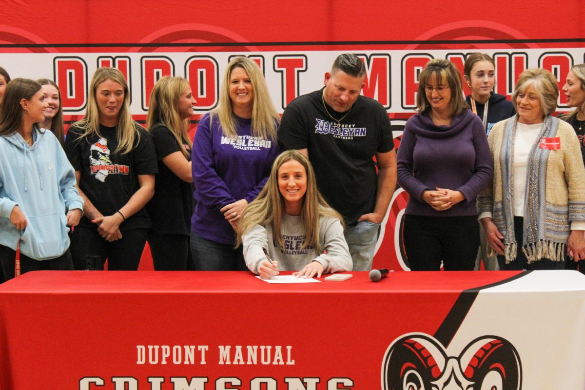 Brooke Ciresi (12, HSU) celebrates her signing with her family by her side. 