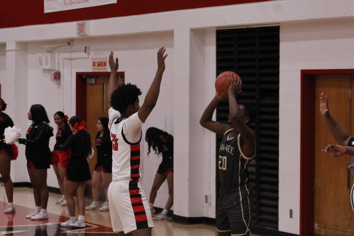 Mark Woods Jr. (#15, 11) defends the inbound pass.