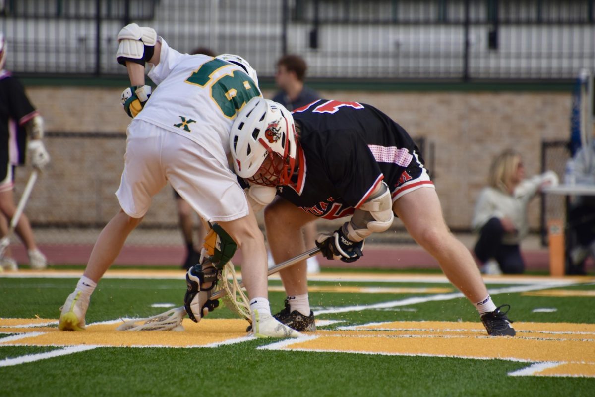 William O'Shea (#15, 12) gets possession of the ball at the drop.